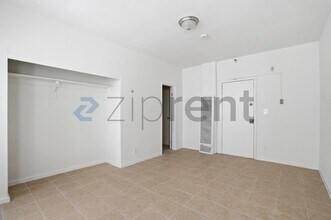 1513 W 12th Pl in Los Angeles, CA - Foto de edificio - Building Photo