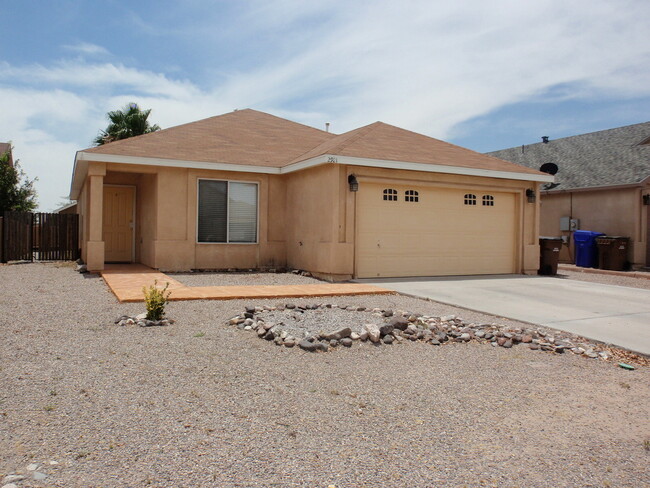 2921 Ancho in Las Cruces, NM - Building Photo - Building Photo