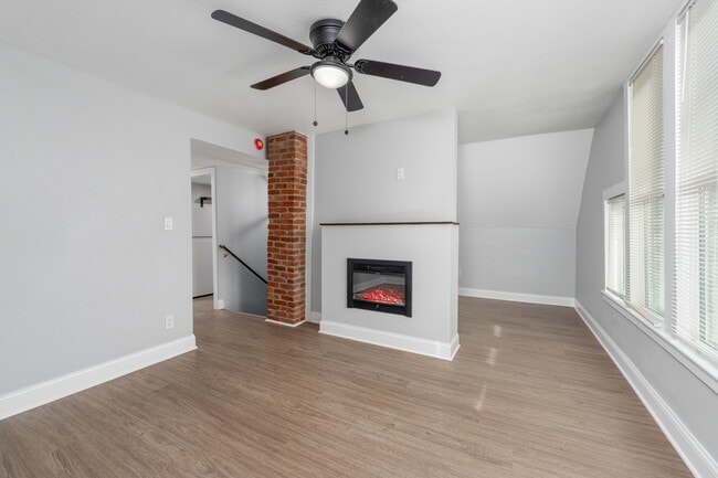 221 N Elizabeth St, Unit 3
