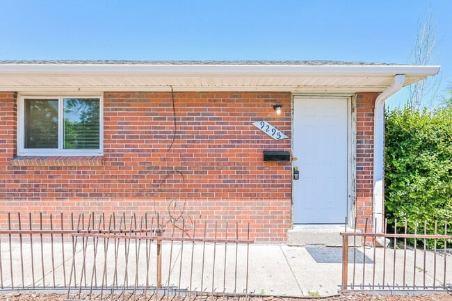 9295 E 14th Ave in Aurora, CO - Building Photo - Building Photo