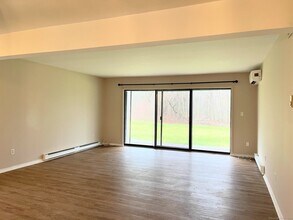 97 Candlewood Dr in South Windsor, CT - Building Photo - Building Photo