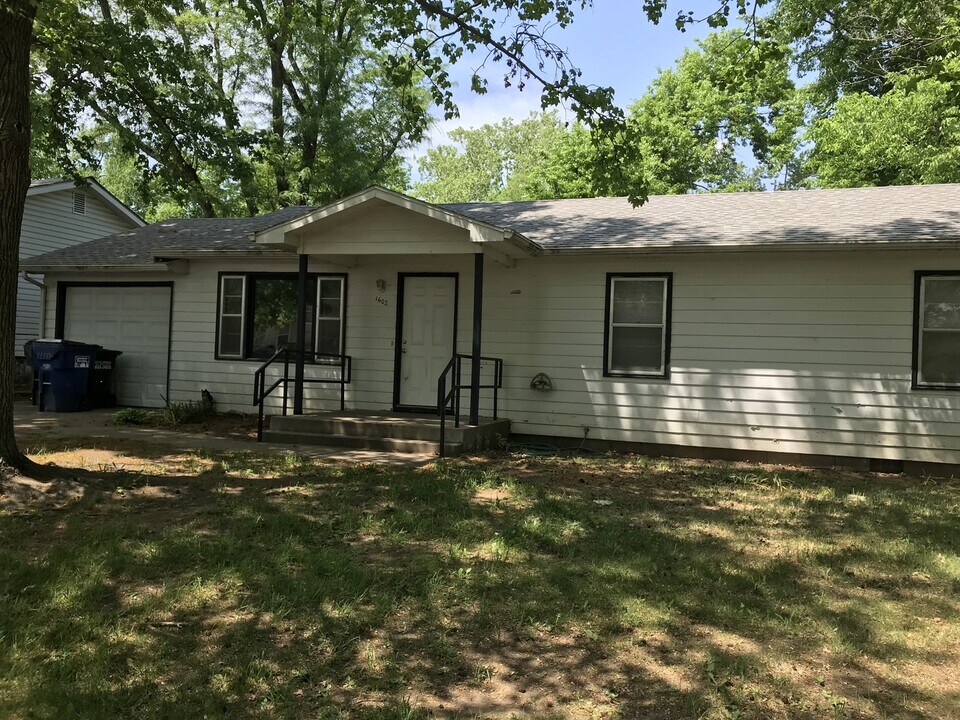 1602 W 22nd Terrace in Lawrence, KS - Building Photo