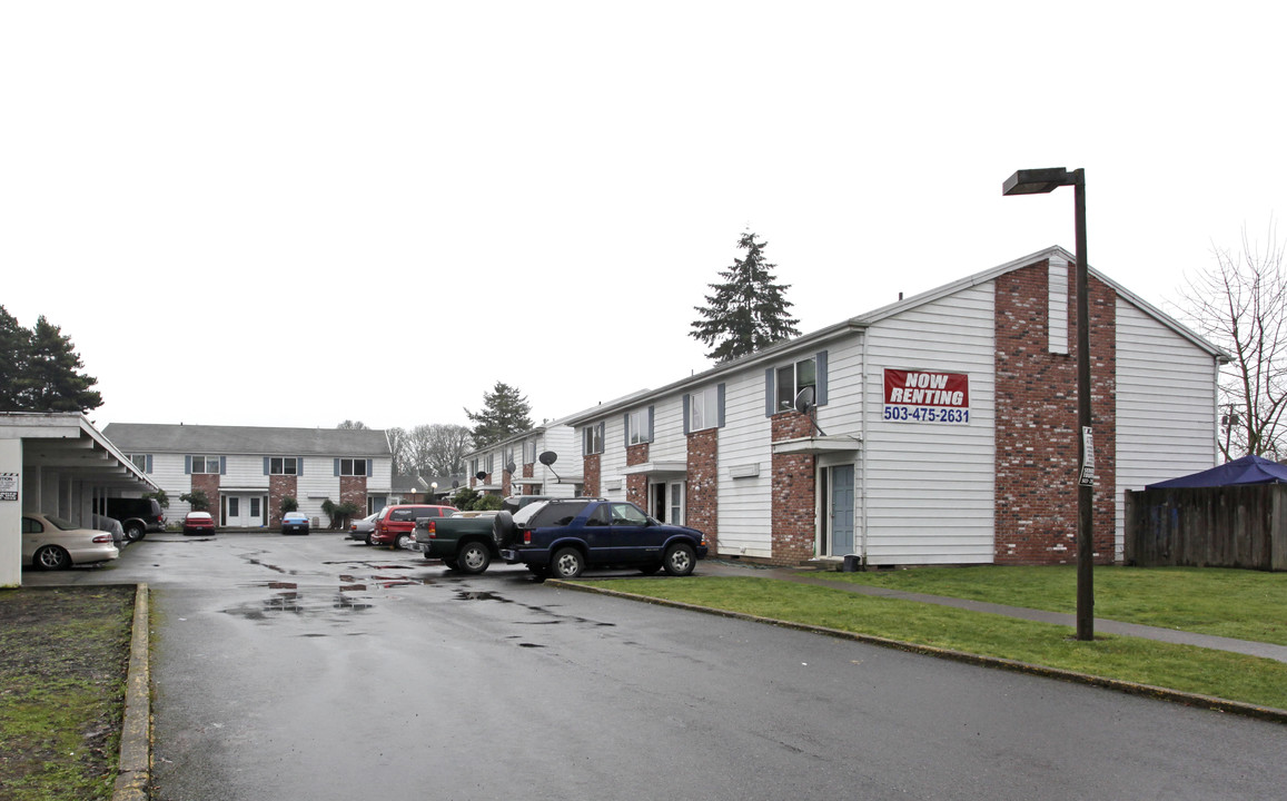 Alexander Apartments in Beaverton, OR - Building Photo