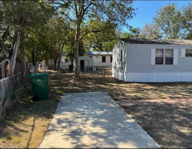 property at 7 Arroyo Dr