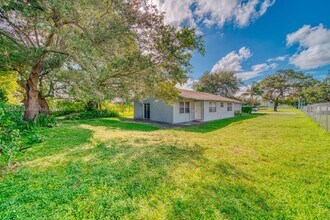 757 NW 95th Terrace in Miami, FL - Building Photo - Building Photo