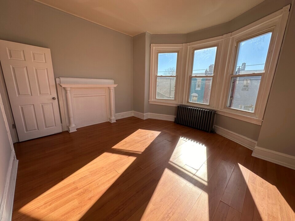 1225 W Venango St in Philadelphia, PA - Building Photo
