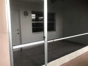 501 Blue Heron Dr in Hallandale Beach, FL - Building Photo - Building Photo