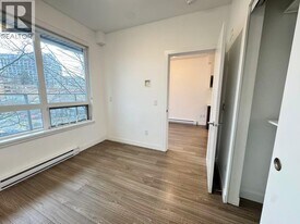 379 E Broadway in Vancouver, BC - Building Photo