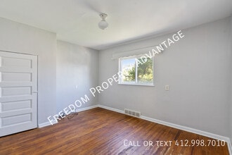 1737 Leolyn St in Pittsburgh, PA - Building Photo - Building Photo