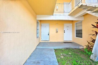7368 SW 82nd St in Miami, FL - Building Photo - Building Photo