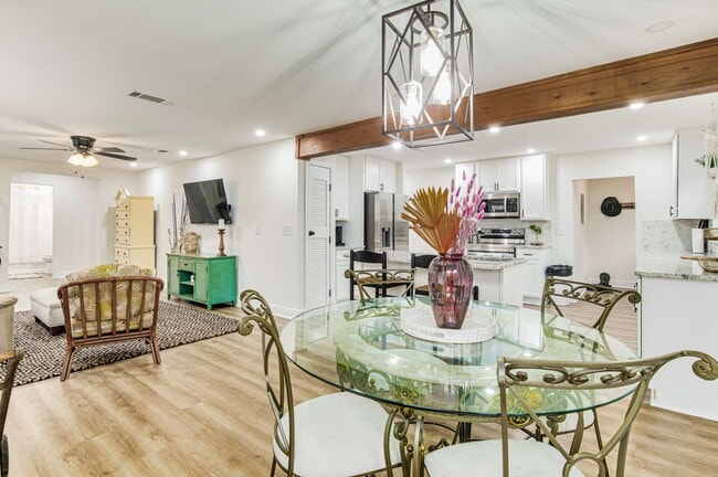 property at 814 W Gonzalez St
