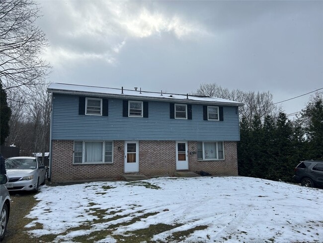 136 Meeker Rd in Vestal, NY - Building Photo - Building Photo