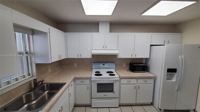 3325 SW 23rd Ter, Unit 0 in Miami, FL - Building Photo - Building Photo