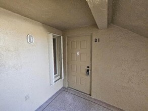 706 Sunny Pine Way, Unit D1 in Greenacres, FL - Foto de edificio - Building Photo