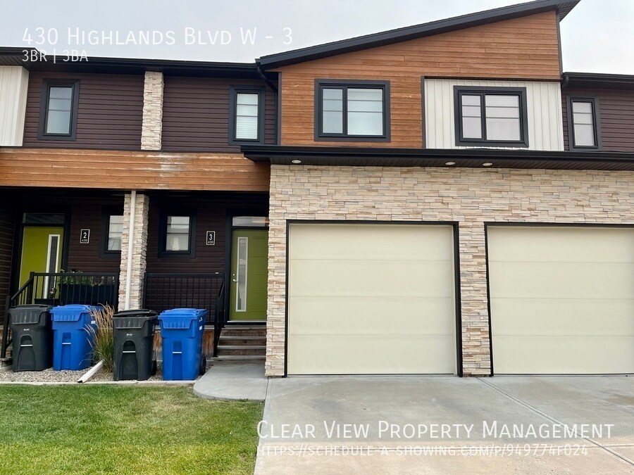 430 Highlands Blvd W in Lethbridge, AB - Building Photo