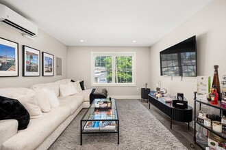 25 Lorraine Ct in Northport, NY - Building Photo - Building Photo