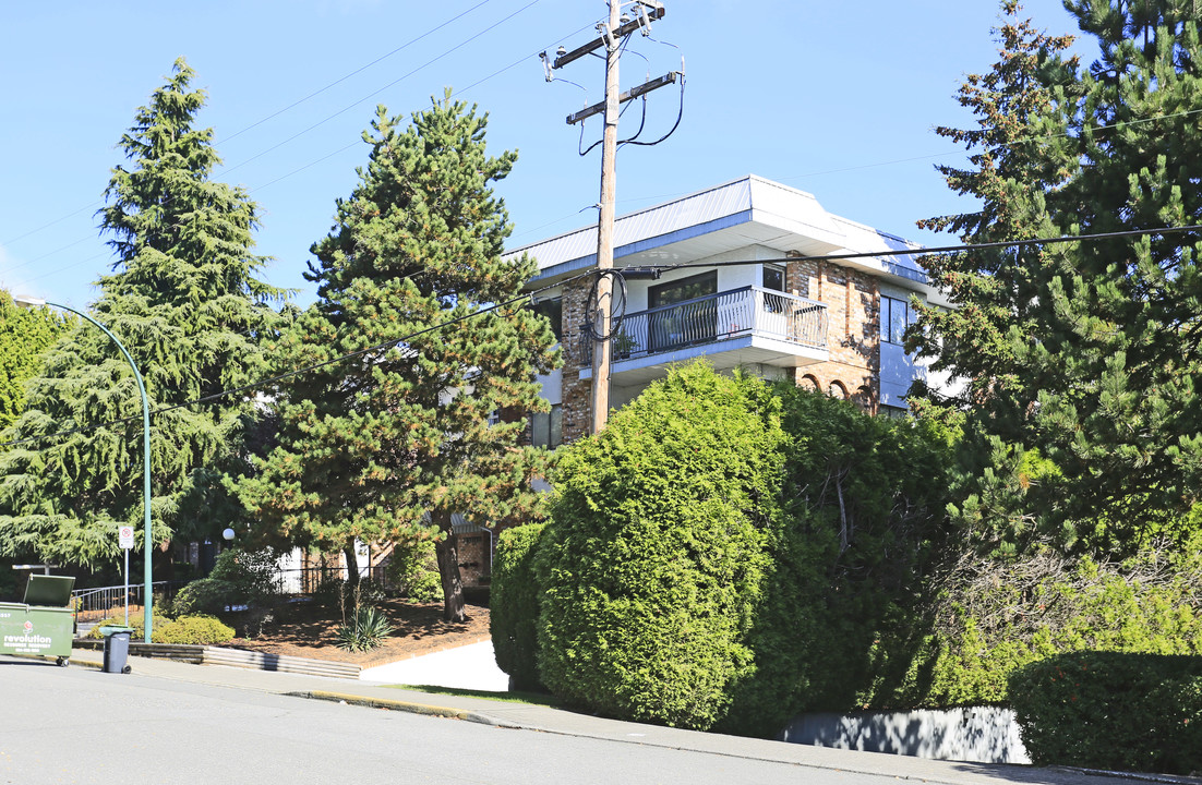 Juniper Arms in White Rock, BC - Building Photo