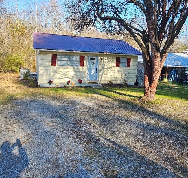 property at 1219 Crest Dr SE