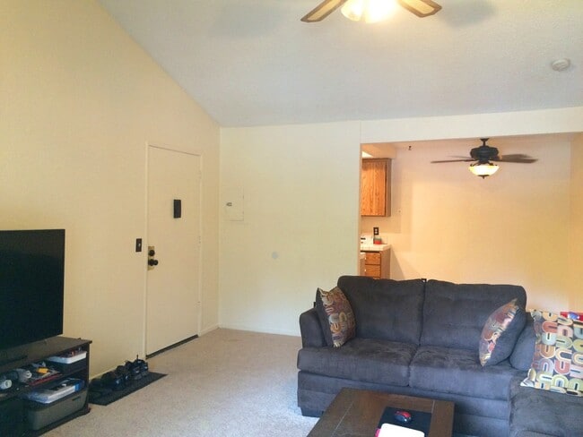 20702 El Toro Rd in Lake Forest, CA - Building Photo - Building Photo