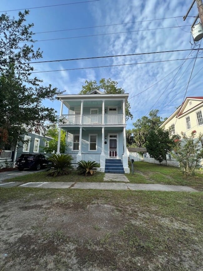 property at 806 Washington St