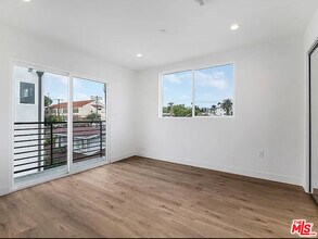 334 Alexandria Ave in Los Angeles, CA - Building Photo - Building Photo