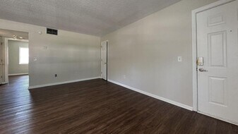 108 Pinewood St in Ladson, SC - Building Photo