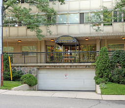 Queensvilla Condo in Hamilton, ON - Building Photo - Building Photo