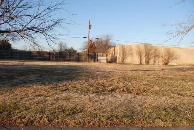 3005 Tudor Ln in Irving, TX - Foto de edificio - Building Photo