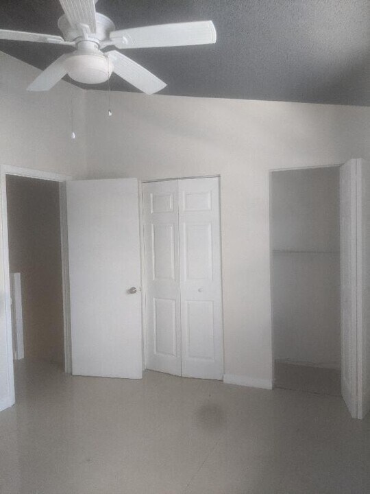 8325 Fairway Rd in Sunrise, FL - Building Photo
