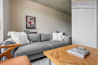 150 N Ashland Ave in Chicago, IL - Building Photo - Building Photo