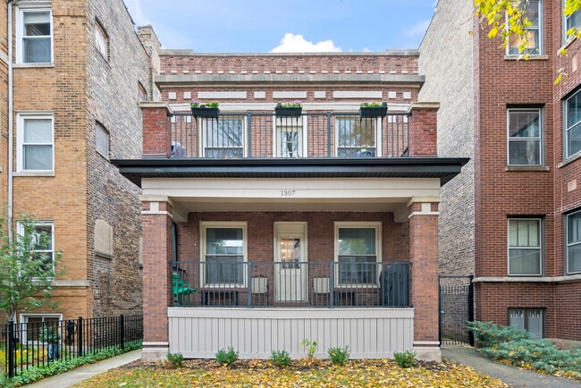 property at 1307 W Newport Ave