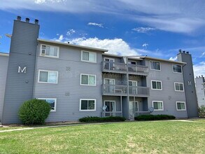 8100 W Quincy Ave in Denver, CO - Building Photo - Building Photo