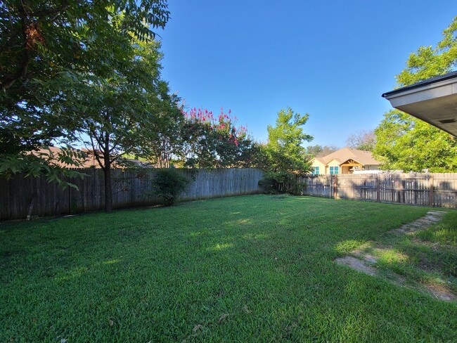 2106 Overbrook Dr in Arlington, TX - Building Photo - Building Photo