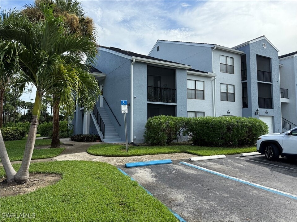 13555 Eagle Ridge Dr in Ft. Myers, FL - Building Photo