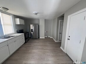 144 Clark St in New Britain, CT - Foto de edificio - Building Photo