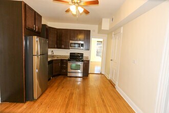 2031 W Moffat St, Unit 2 in Chicago, IL - Building Photo - Building Photo