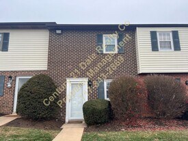 1718 Baron Dr in York, PA - Building Photo