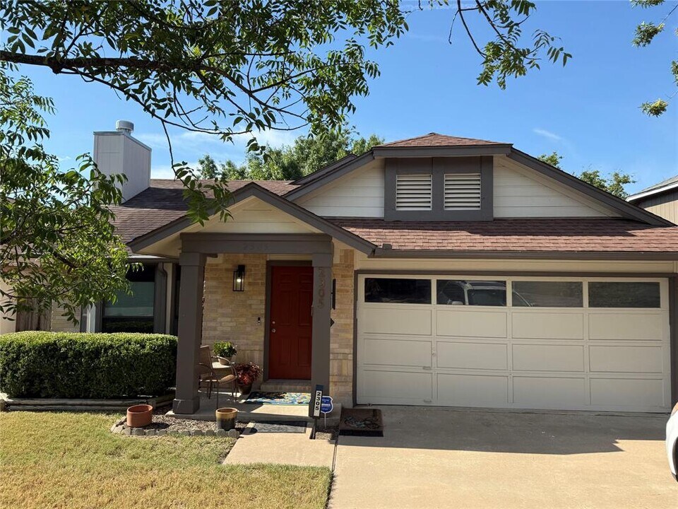 2305 Rick Whinery Dr in Austin, TX - Building Photo
