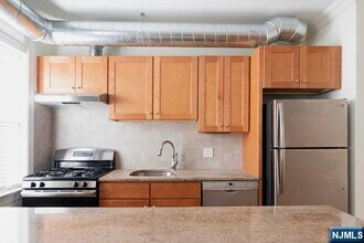 855 Broad in Ridgefield, NJ - Building Photo - Building Photo