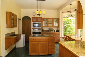 592 Kaupakalua Rd in Haiku-Pauwela, HI - Building Photo - Building Photo