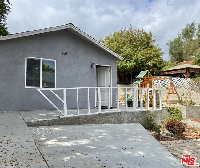 4853 Canoga Ave in Los Angeles, CA - Building Photo - Building Photo