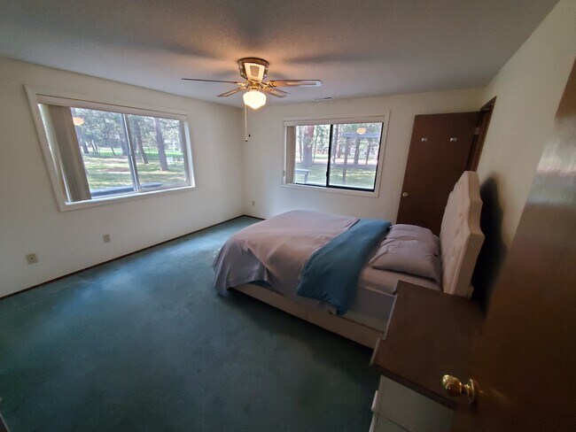 14579 Crossroads Loop in Sisters, OR - Building Photo - Building Photo