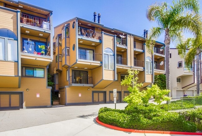 811 Kalpati Cir in Carlsbad, CA - Building Photo - Building Photo