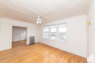 4414 N Whipple St, Unit 14-2N in Chicago, IL - Building Photo