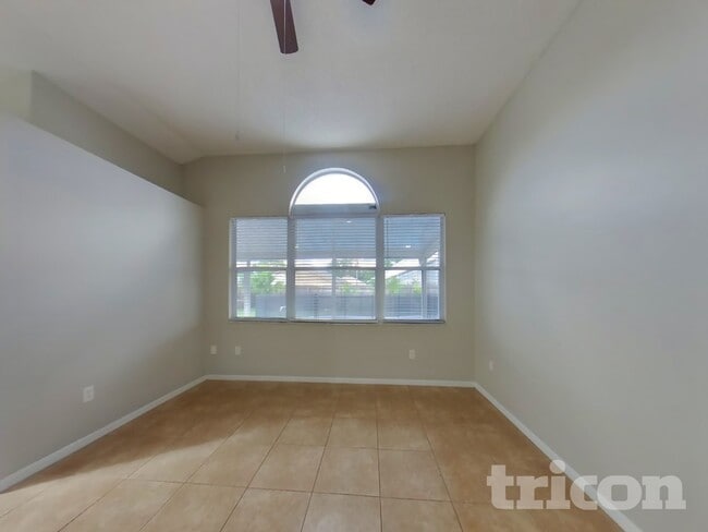 8931 Southbay Dr in Tampa, FL - Building Photo - Building Photo