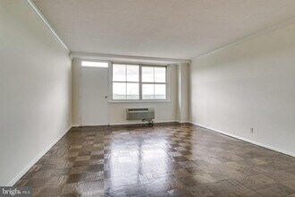 2030 N Adams St in Arlington, VA - Foto de edificio - Building Photo