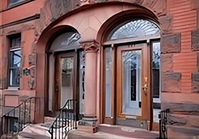 1894 Beacon St, Unit 2 in Brookline, MA - Building Photo - Building Photo