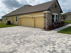 10067 Dolphin Gull Cir in Thonotosassa, FL - Building Photo - Building Photo