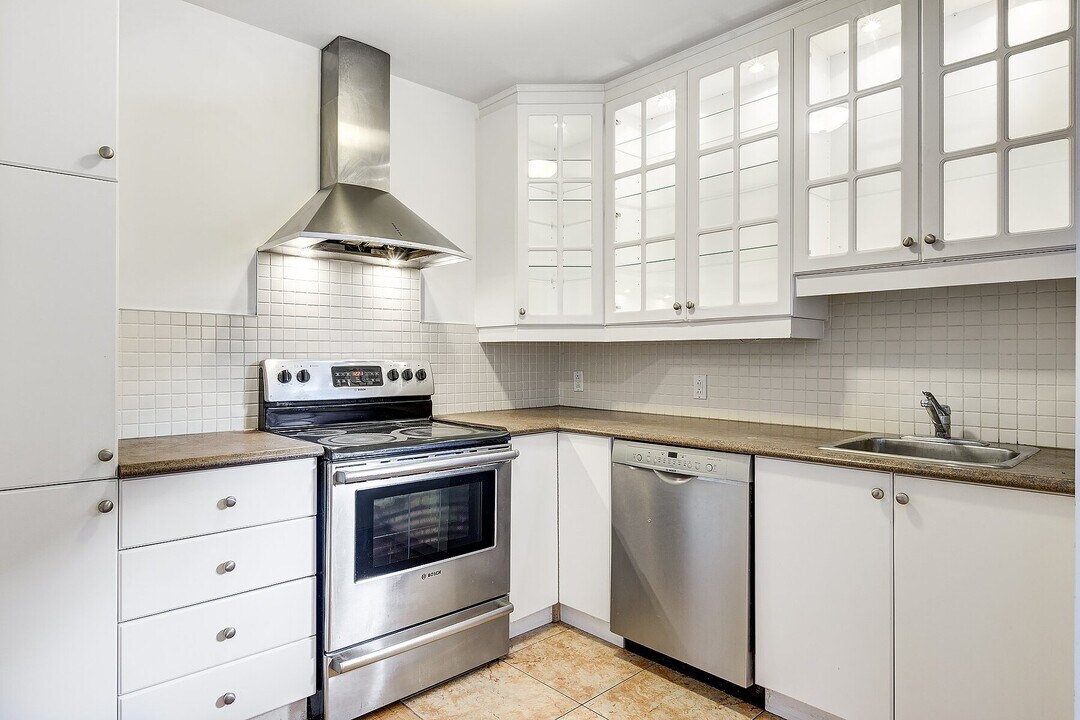 1500 Pine Ave W in Montréal, QC - Building Photo