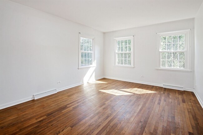 18 Oak Brook Rd in Oak Brook, IL - Building Photo - Building Photo